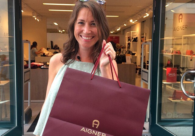 Cana Buttenschøn shopper i McArthurGlen designer outlet